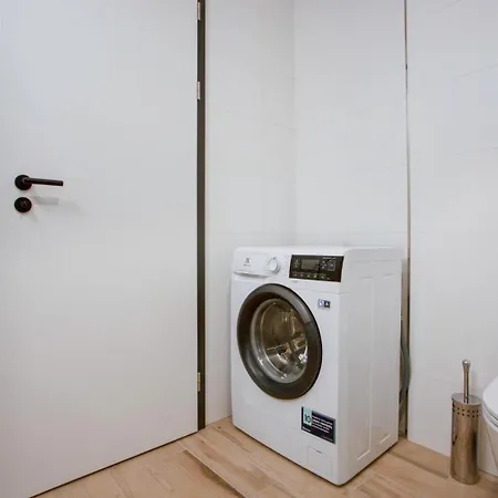 Blueground 7 Furnished With Balcony Prg-1 * פראג